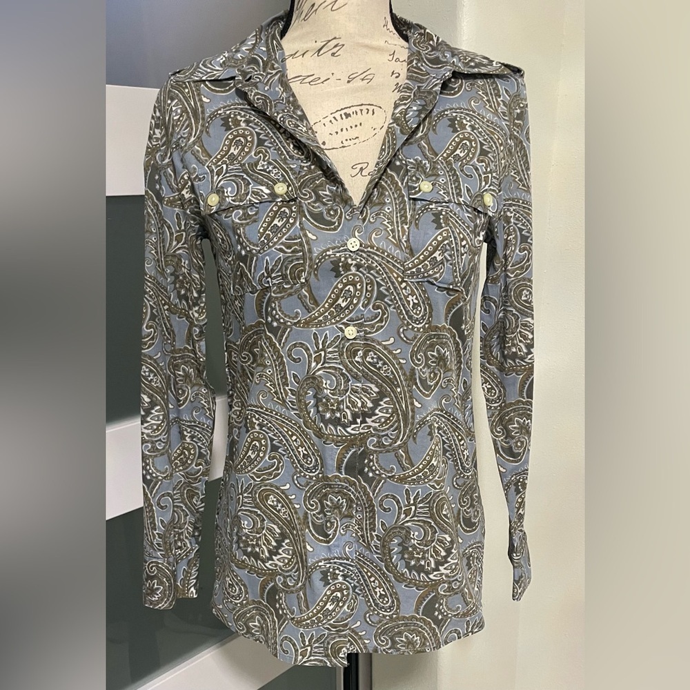 🧑🎄🌙 Banana Republic Blue Paisley V-Neck Long Sleeve Button Down Shirt